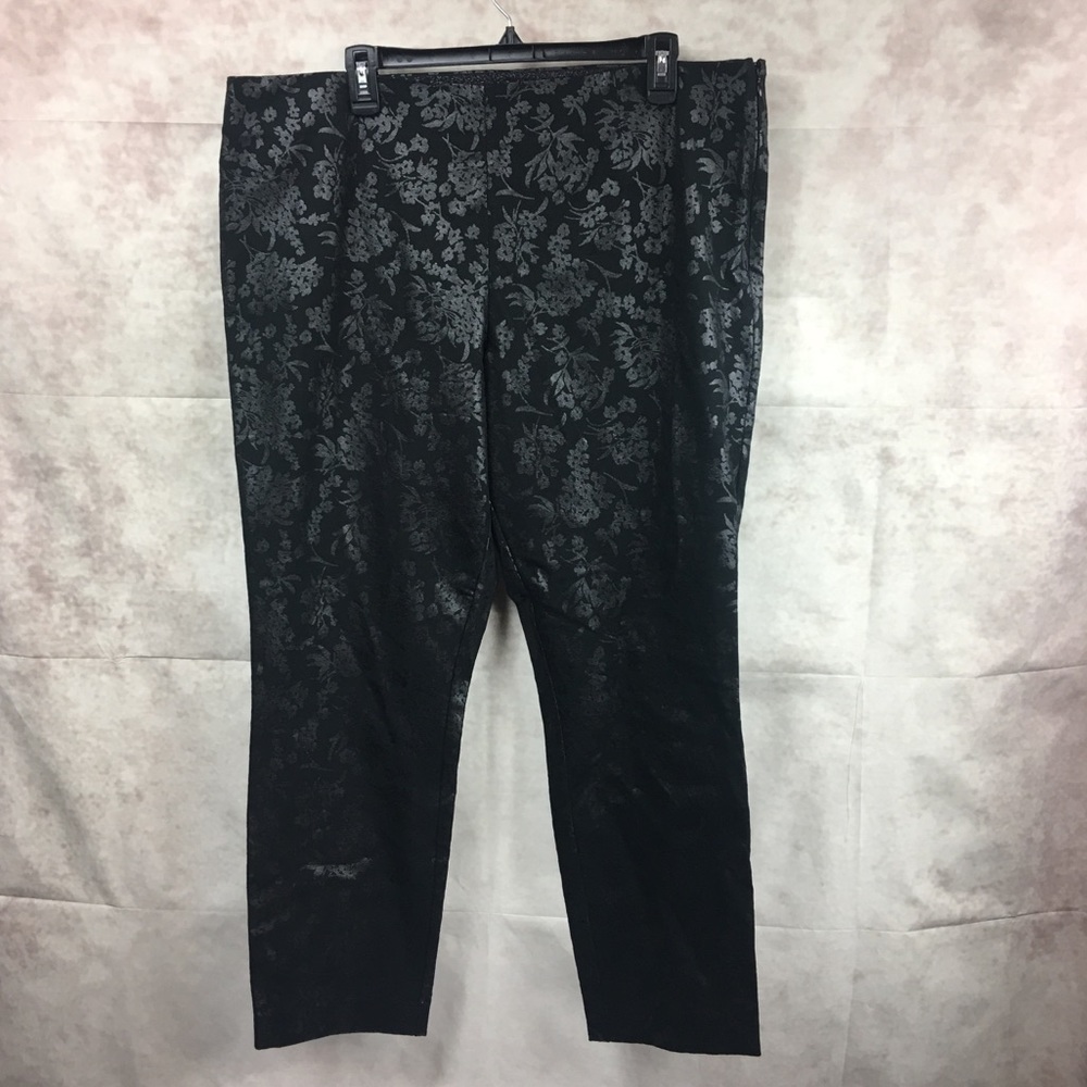 ⭐️A new day black floral print ankle pants